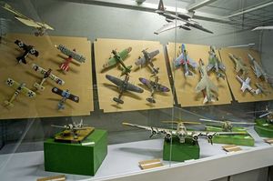 expozice letadel v Muzeu papírových modelů